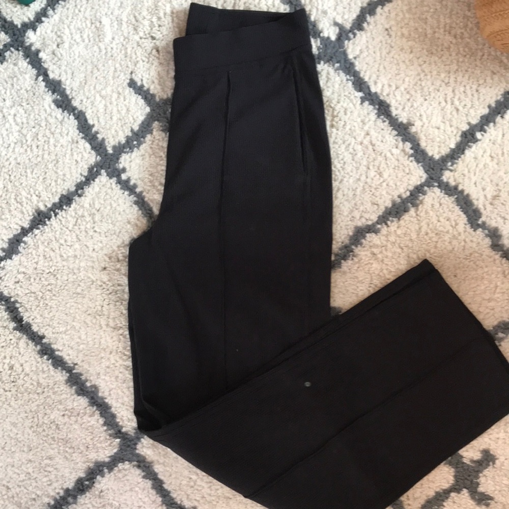Lululemon straight leg ankle fit black trousers